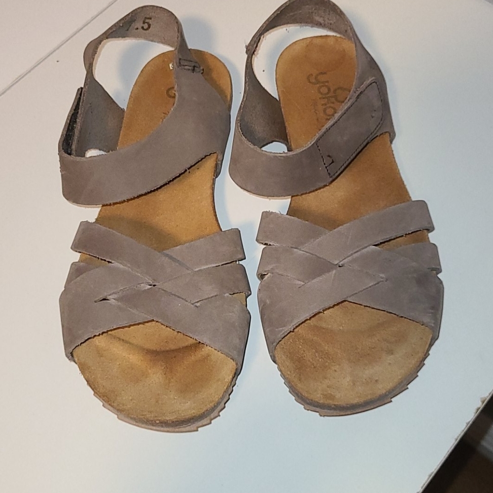 Sandles